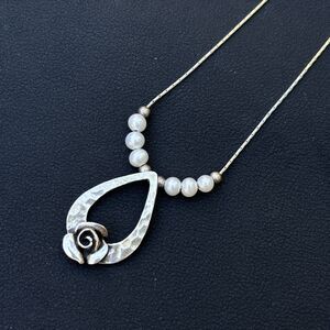 Vintage Regina Lane RL Israel 925 Sterling Silver Pearl Hammered Rose Necklace